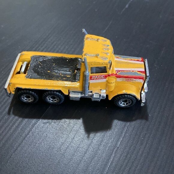 Peterbilt 1981 Tractor Trailer Match Box - Picture 3 of 5